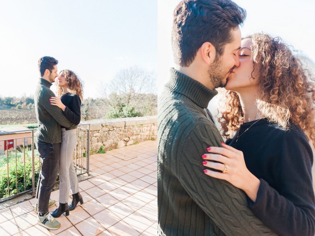 Portraits of a couple kissing during their Italian countryside couple photography session