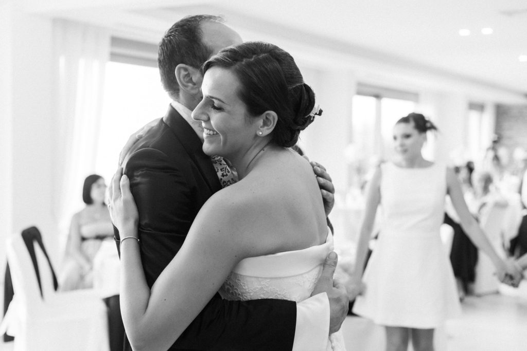 Italian couple have their first dance at the Convivium Hotel in Abruzzo