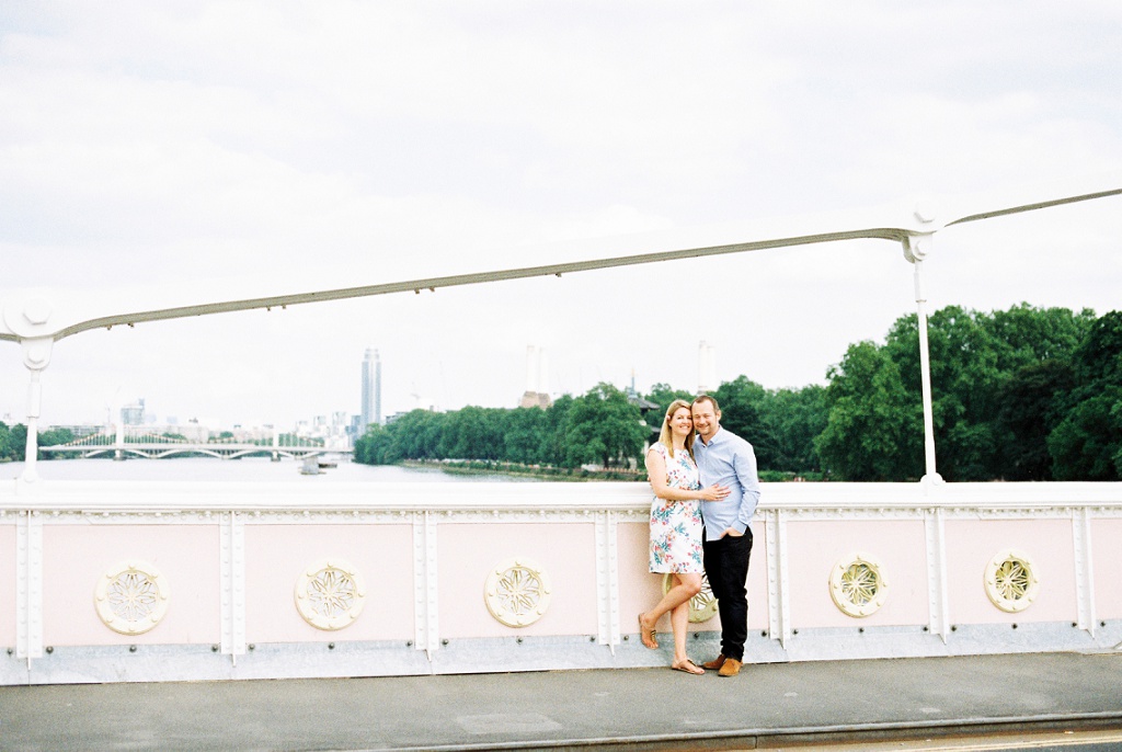 Maxeen Kim Photography, Battersea Park Engagement, Prince Albert Bridge, Pastel colours