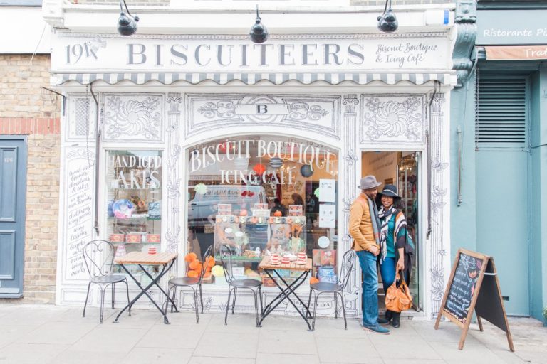 Biscuiteers Love Shoot in Nottinghill with a Stylish Couple by Maxeen Kim Photography
