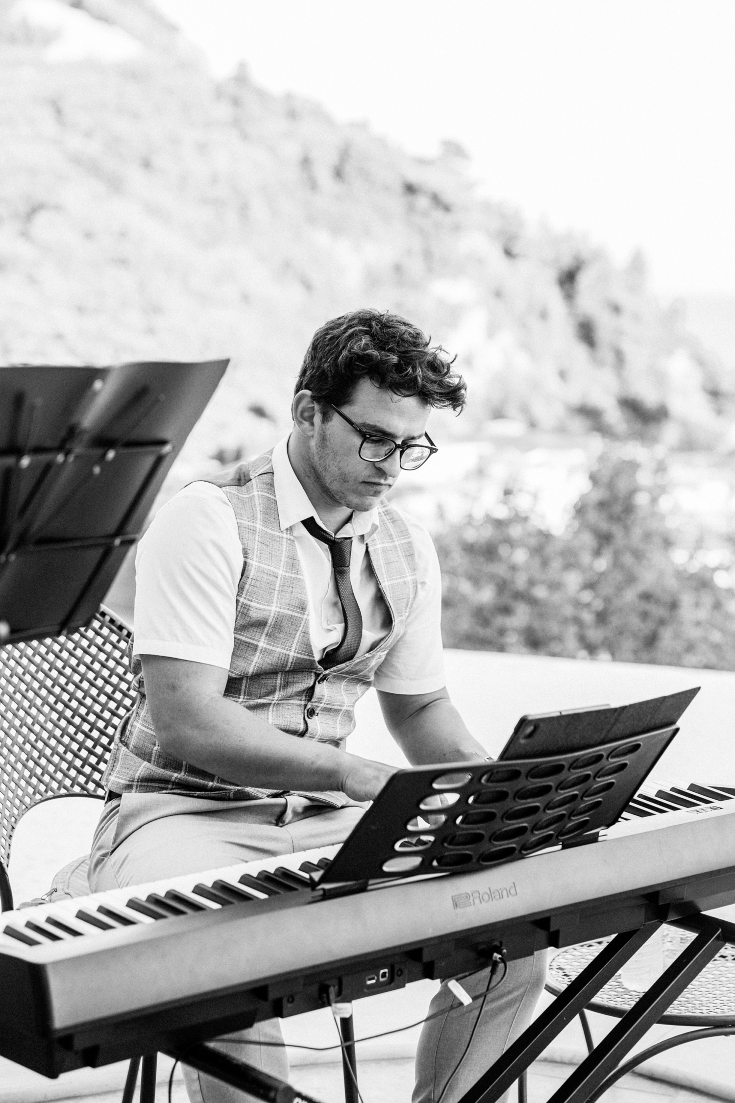 Pianist Andronikos Sotiriou at a wedding in Parga