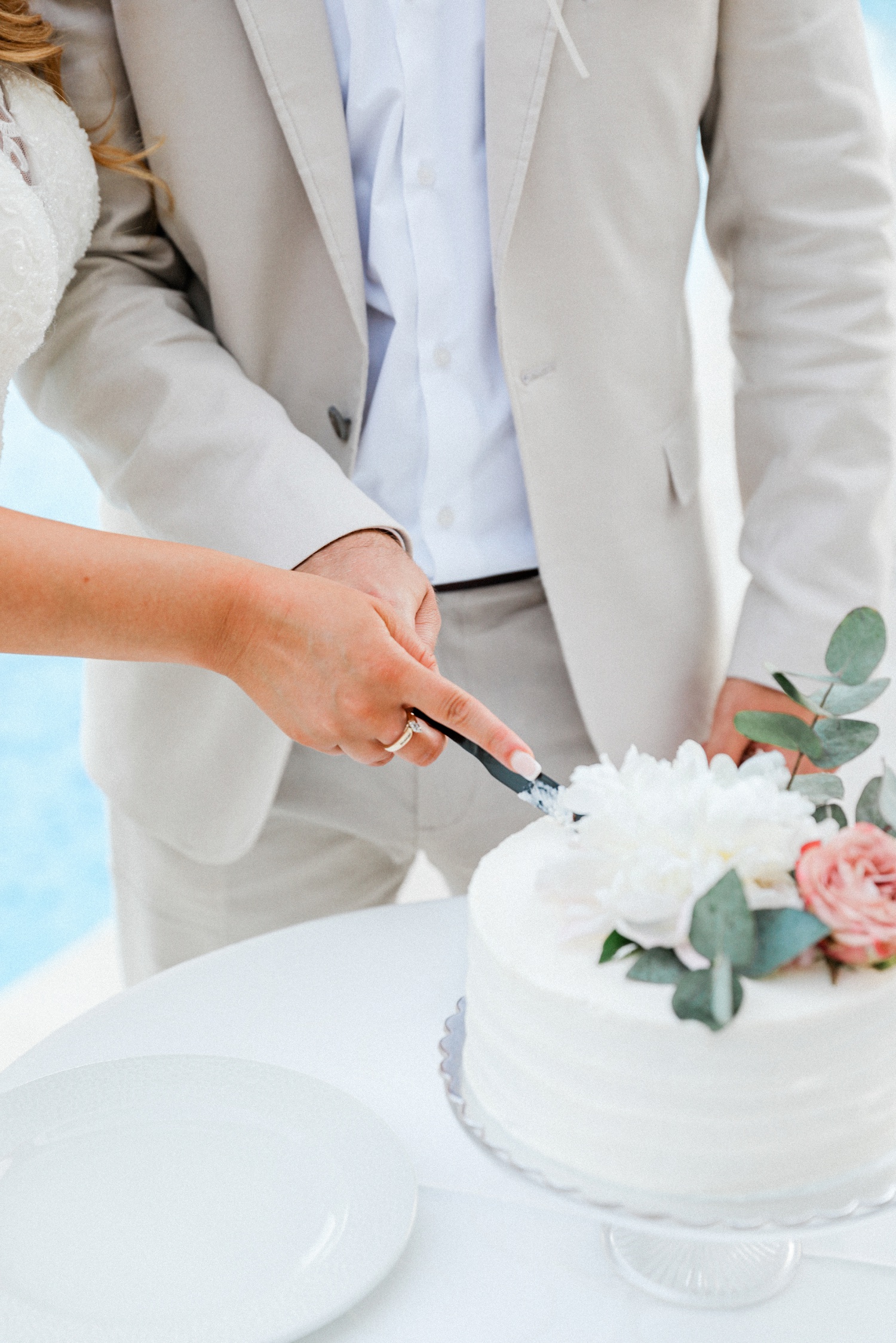 Couple cutting cake at their Irida Boutique Hotel wedding in Parga